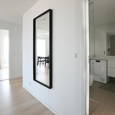 Modern Minimalist With Panoramic Views Апартаменты