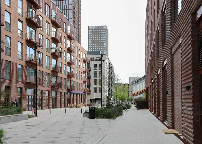 Modern Minimalist With Panoramic Views Lejlighed