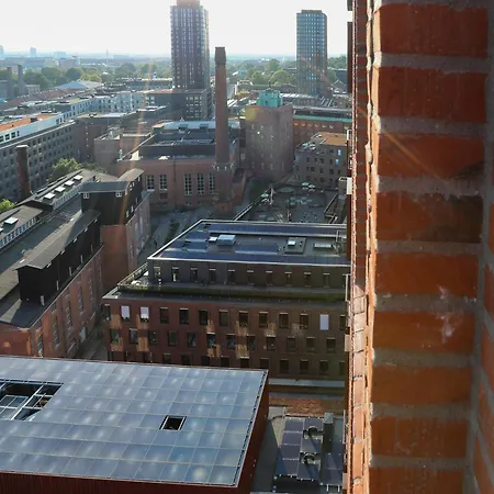 Modern Minimalist With Panoramic Views 公寓