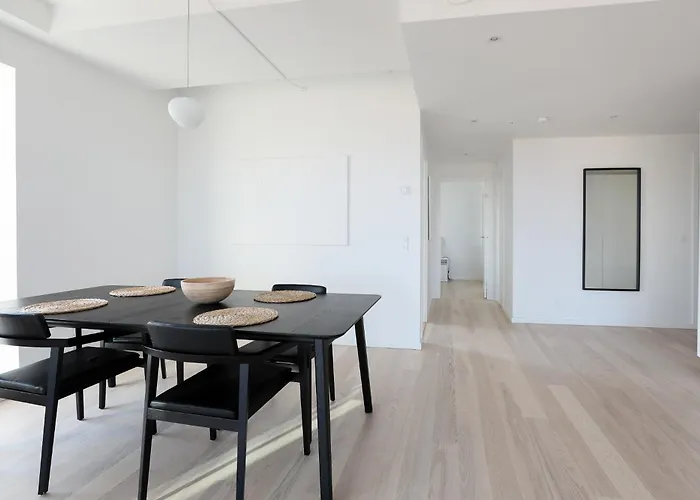 Modern Minimalist With Panoramic Views