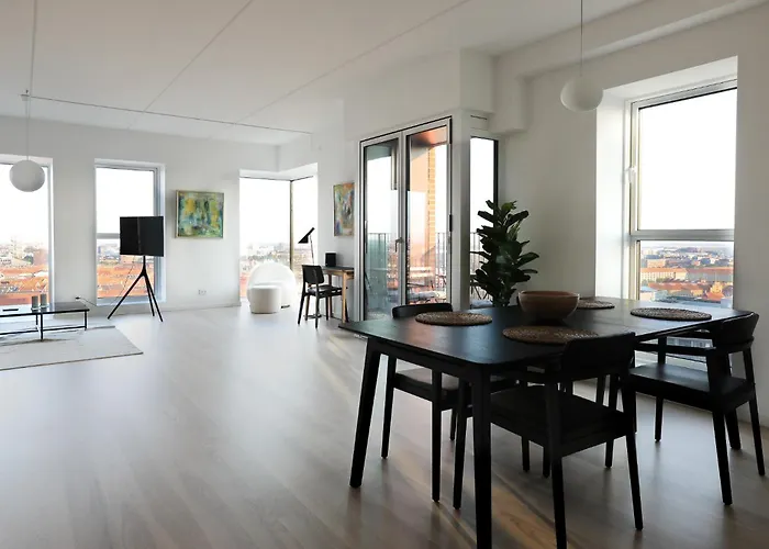 Modern Minimalist With Panoramic Views Апартаменты